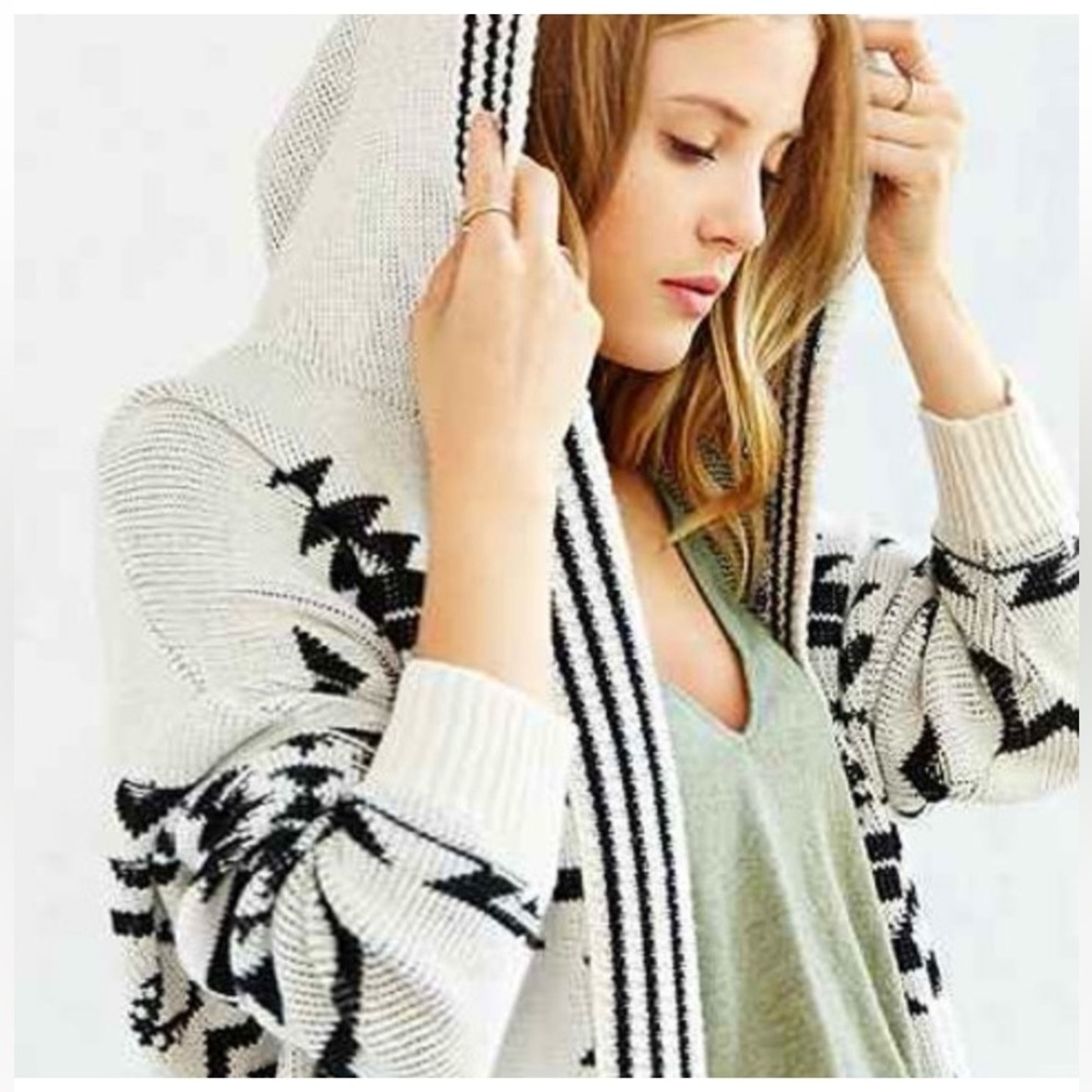Ecoté Cardigan - Picture 2 of 7